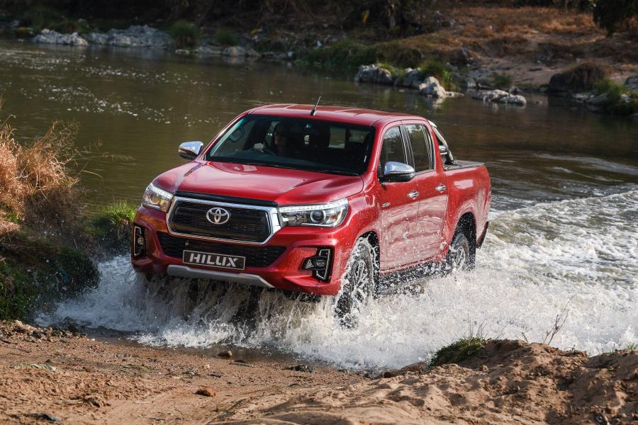  Toyota Hilux 4x4 Raider Double Cab 2018 года  (ZA) (фото 37 из 40)